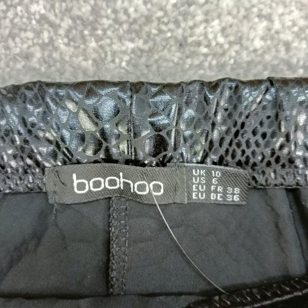 BOOHOO BLACK CROC PU MINI SKIRT PELMET SHINY FAUX WET LEATHER Y2K UK 10 BNWT - Picture 2 of 3